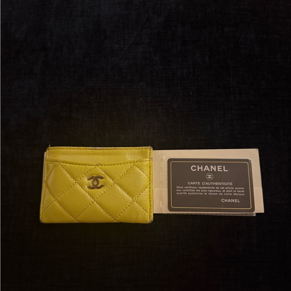 CHANEL Yellow Lambskin Cardholder - Picture 2 of 7